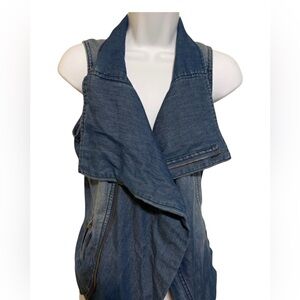 Stylish Denim Vest with Zipper detail SzL